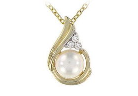 Cultured Pearl and Diamond Pendant : 14K Yellow Goldcultured 