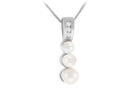 Cultured Pearl and Diamond Pendant : 14K White Goldcultured 