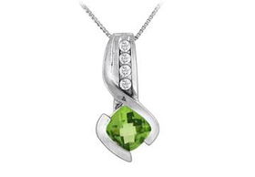 Peridot and Diamond Pendant : 14K White Gold - 1.50 CT TGWperidot 