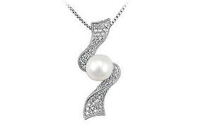 Cultured Pearl and Diamond Pendant : 14K White Gold - 0.25 CT Diamondscultured 