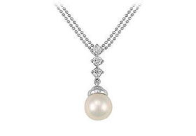 Cultured Pearl and Diamond Pendant : 14K White Gold - 0.25 CT Diamondscultured 