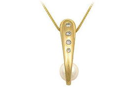 Cultured Pearl and Diamond Pendant : 14K Yellow Gold - 0.10 CT Diamondscultured 