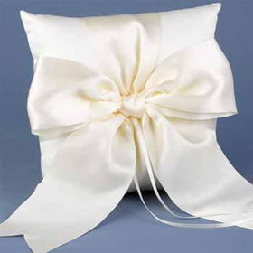 Ivory Graceful Ties Ring Pillow Case Pack 1ivory 