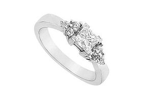 Diamond Engagement Ring : 14K White Gold - 0.66 CT Diamonds - Ring Size 9.0diamond 