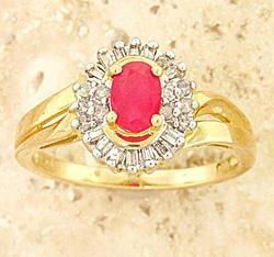 Oval Ruby and Diamond Gold Cocktail Ringoval 