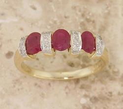 Oval 3 Stone Ruby and Diamond 14K Gold Ringoval 