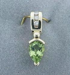 PERIDOT DIAMOND GOLD GEMSTONE PENDANTperidot 