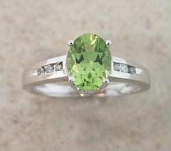 PERIDOT DIAMOND WHITE GOLD RINGperidot 