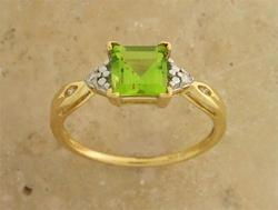 Square Peridot and Diamond Gold Ringsquare 