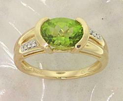 Oval Peridot and Diamond 14K Gold Ringoval 