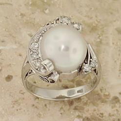 11mm Southsea Pearl and Diamond Platinum Ringsouthsea 