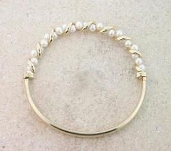 Pearl and Twisted 14K Gold Bangle Braceletpearl 