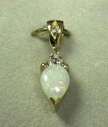 OPAL DIAMOND GOLD GEMSTONE PENDANTopal 