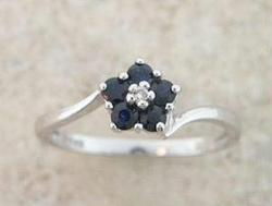 SAPPHIRE DIAMOND WHITE GOLD FLOWER RINGsapphire 