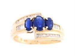 Oval Sapphire and Diamond 14K Gold Ringoval 