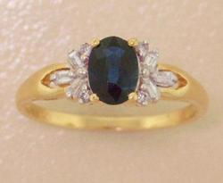 Oval Sapphire and Diamond 14K Gold Ringoval 