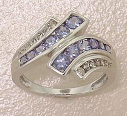 Tanzanite Diamond and White Gold Ringtanzanite 