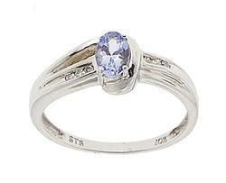 Oval Tanzanite and Diamond White Gold Ringoval 