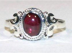 Handmade Simple Elegance Garnet Ring (India)handmade 